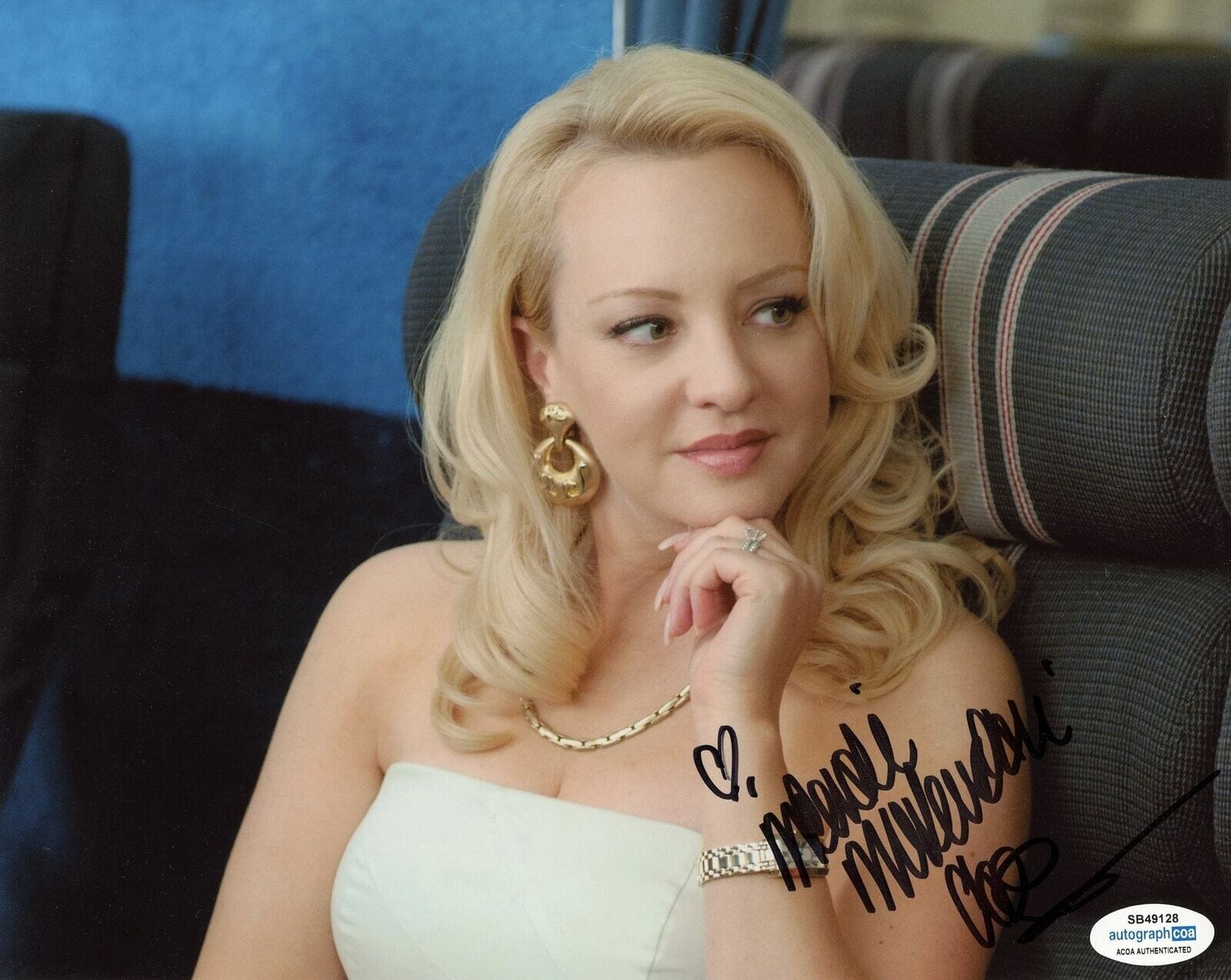 WENDI MCLENDON-COVEY SIGNED BRIDESMAIDS 8X10 PHOTO 2 ACOA | Autographia