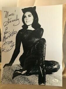 LEE MERIWETHER HAND SIGNED 11×14 PHOTO SEXY POSE BATMAN’S CATWOMAN JSA COLLECTIBLE MEMORABILIA