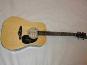 WALKER HAYES SIGNED NATURAL ACOUSTIC GUITAR YOU BROKE UP WITH ME COUNTRY STAR 1
 COLLECTIBLE MEMORABILIA