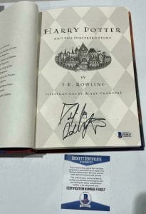 DANIEL RADCLIFFE SIGNED HARRY POTTER AND THE SORCERER’S STONE BOOK BECKETT 117 COLLECTIBLE MEMORABILIA