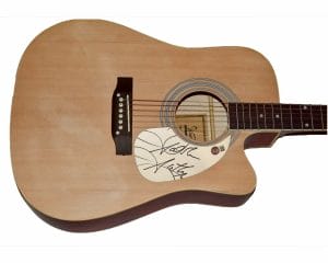 GARTH BROOKS SIGNED AUTOGRAPH FULL SIZE ACOUSTIC GUITAR COUNTRY STAR BECKETT COA COLLECTIBLE MEMORABILIA