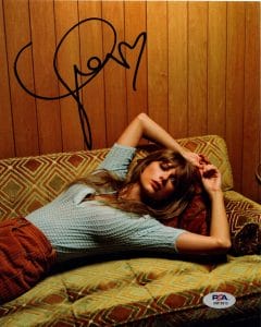 TAYLOR SWIFT SIGNED 8X10 PHOTOGRAPH PSA DNA AM15913
 COLLECTIBLE MEMORABILIA